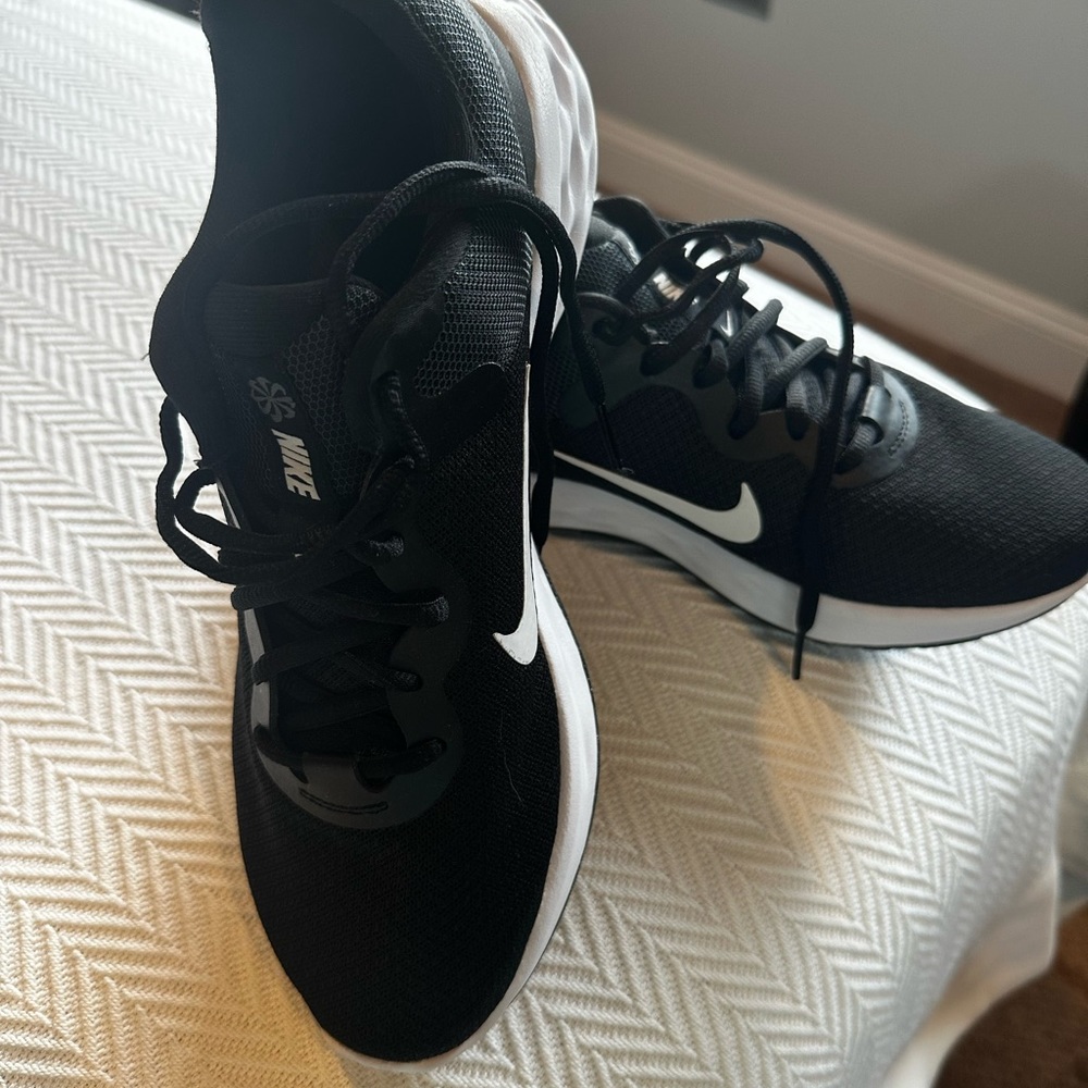 Nike - Revolution 6 Running Shoe - Women’s Size 10 - Like New!